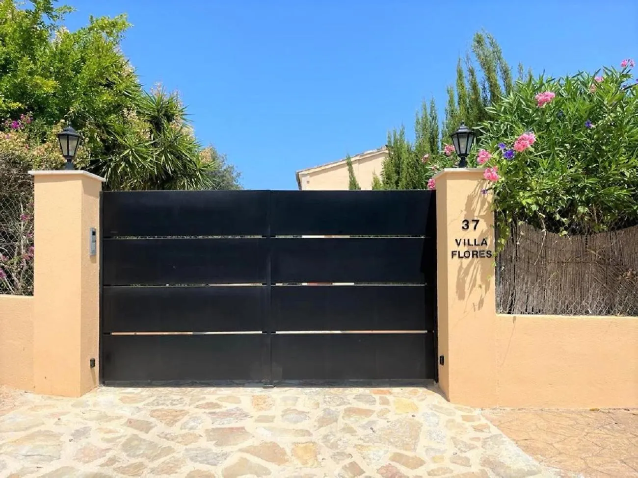 Ideal Property Mallorca - Villa Flores Crestatx Spain